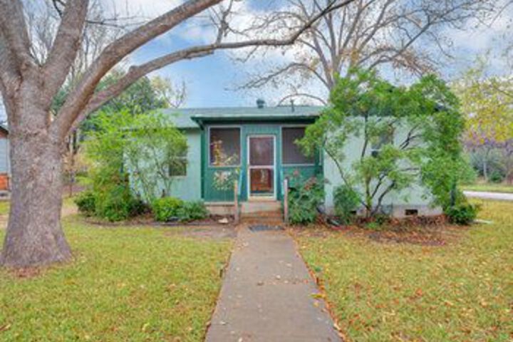 Image of 2Br Newly Remodeled Stylish Rosedale House by RedAwning
