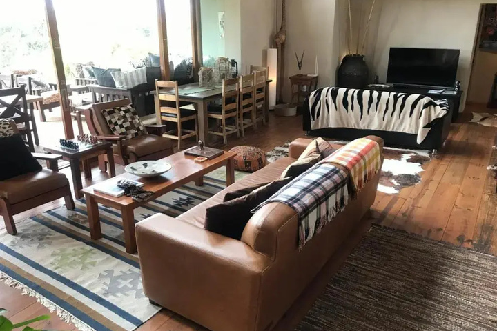 Room 4 of 11