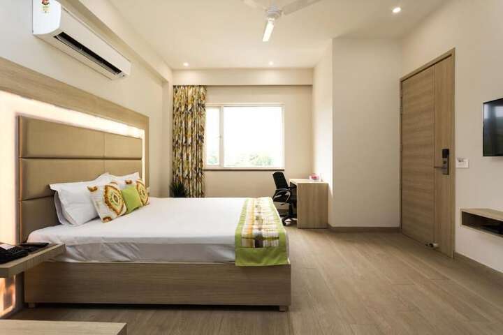 Room 15 of 27