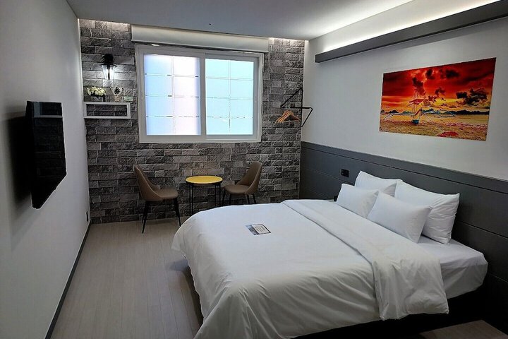 Room 16 of 20