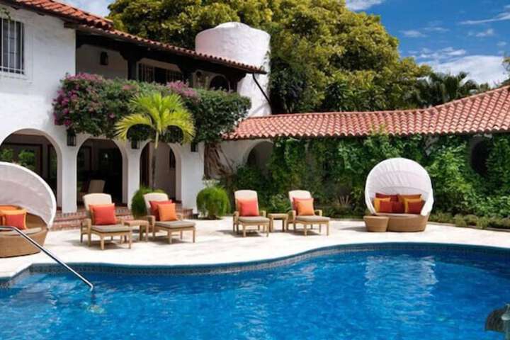 Pool 10 of 15