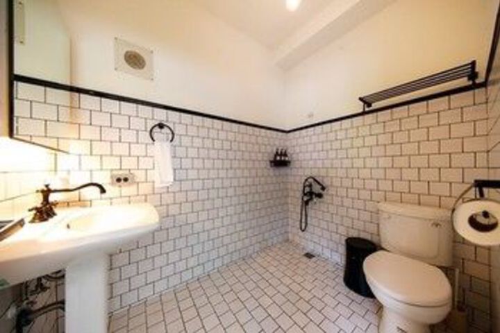 Room 15 of 30