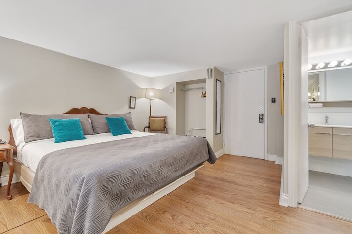 Room 2 of 83