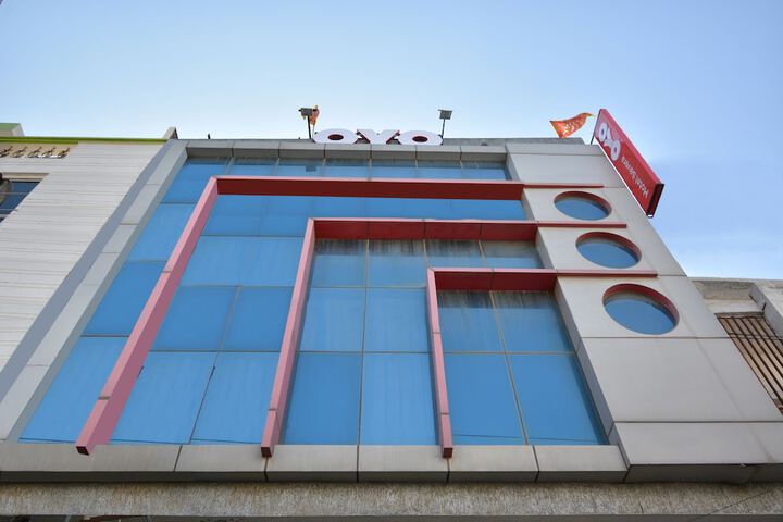 HOTEL SAVERA BY OYO ROOMS