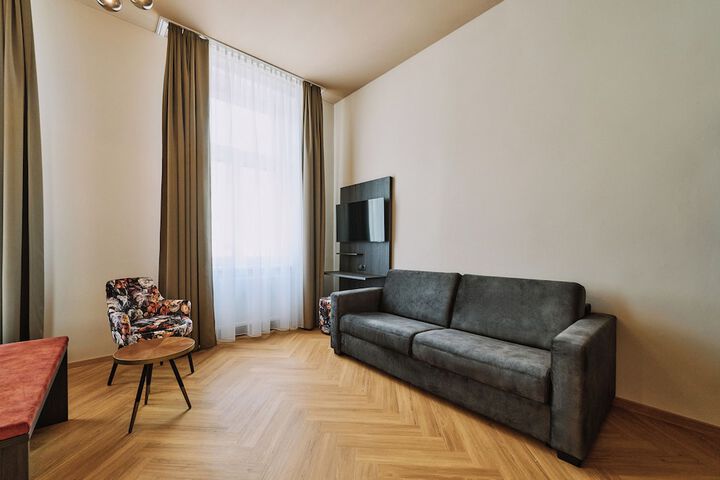 Room 27 of 39