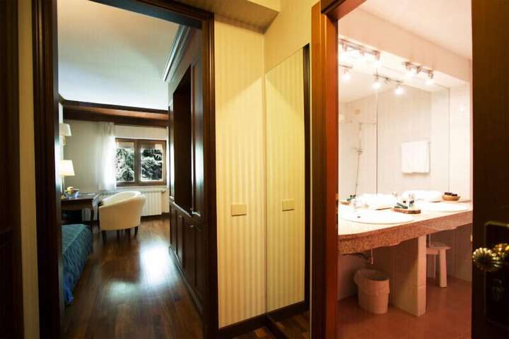 Room 21 of 62