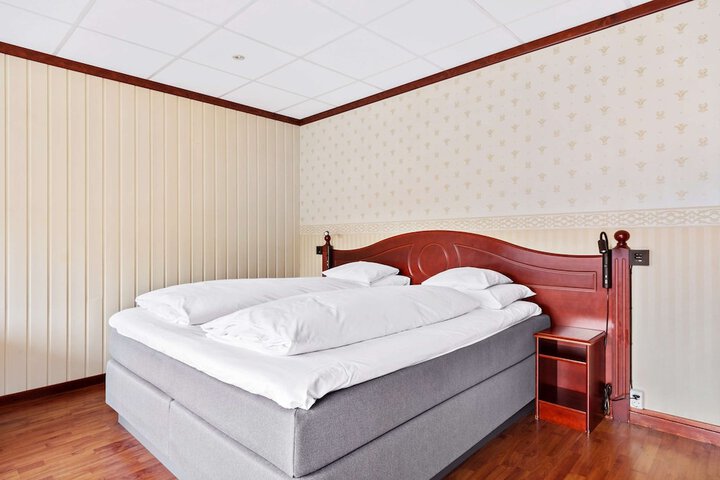 Room 10 of 48