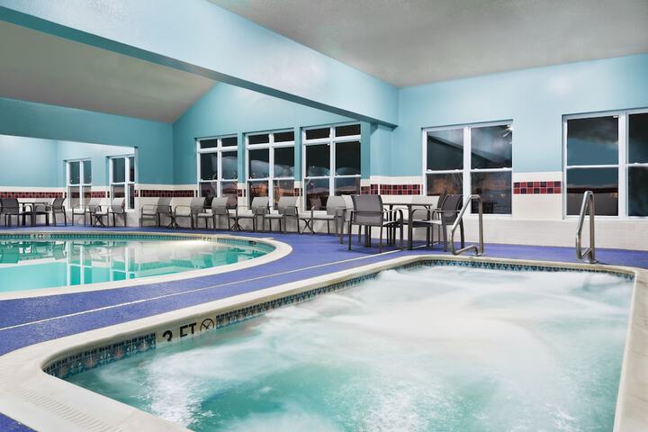 Indoor spa tub