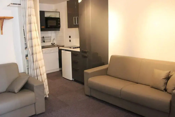 Room 4 of 27