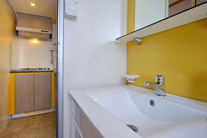 Room 6 of 14