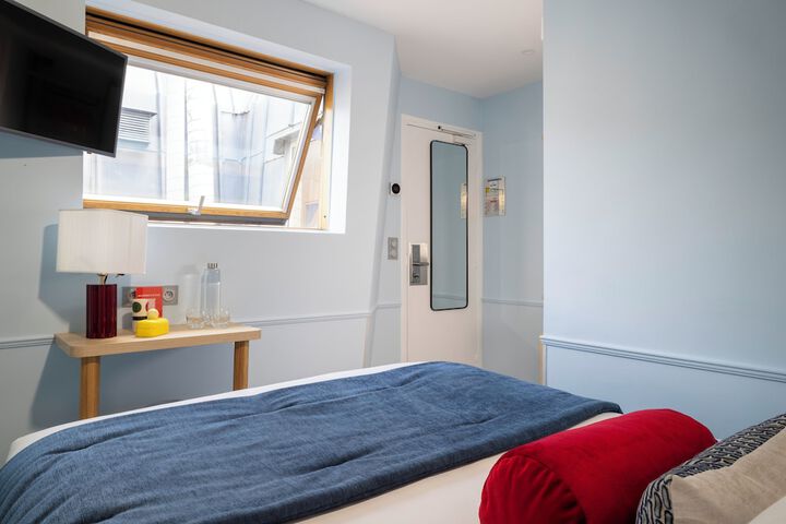 Room 6 of 75