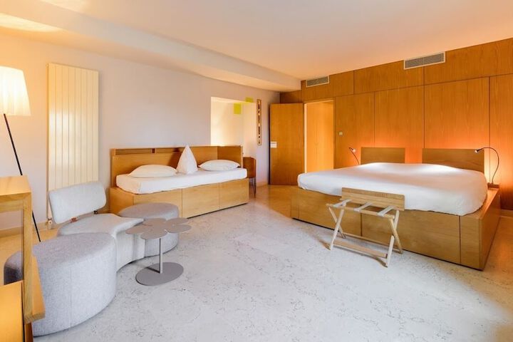 Room 3 of 47