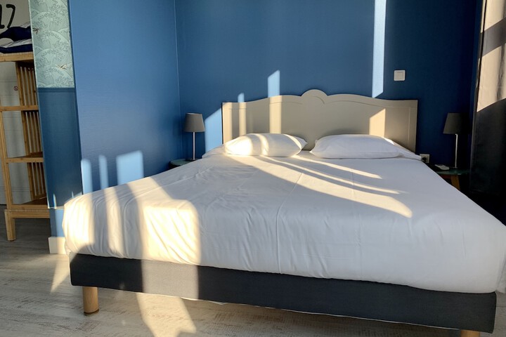 Room 8 of 77
