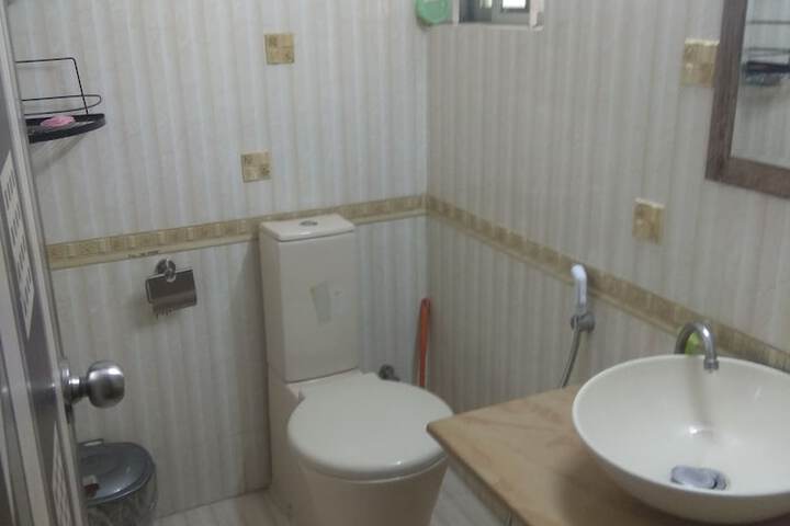 Room 10 of 18
