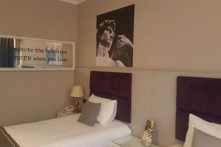 Room 7 of 75
