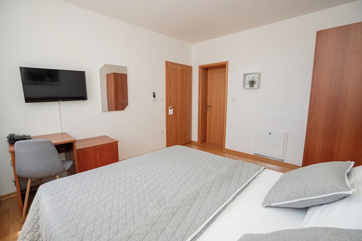 Room 10 of 53