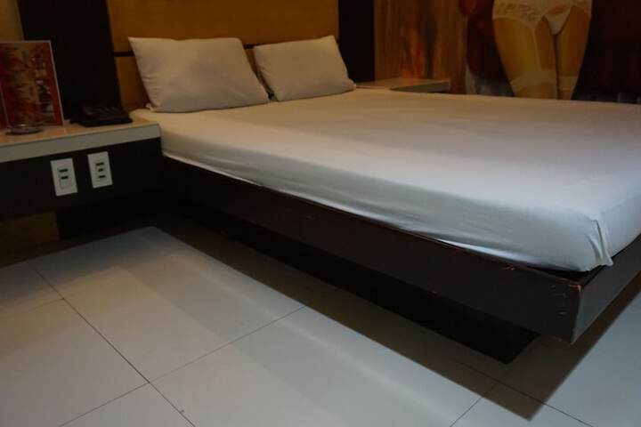 Room 18 of 27