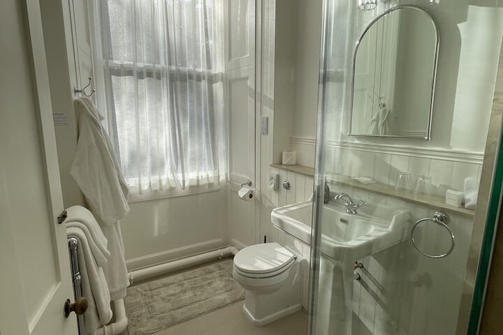 Room 42 of 97