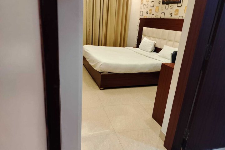 Room 2 of 26