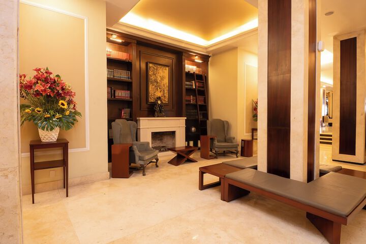 Entrance & Lobby