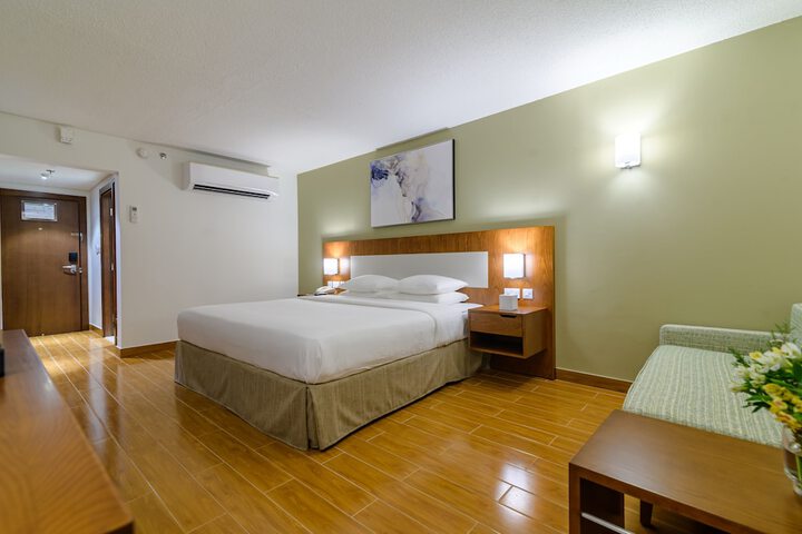 Room 3 of 64