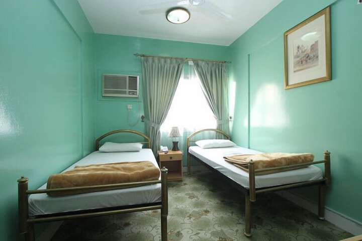 Room 7 of 16