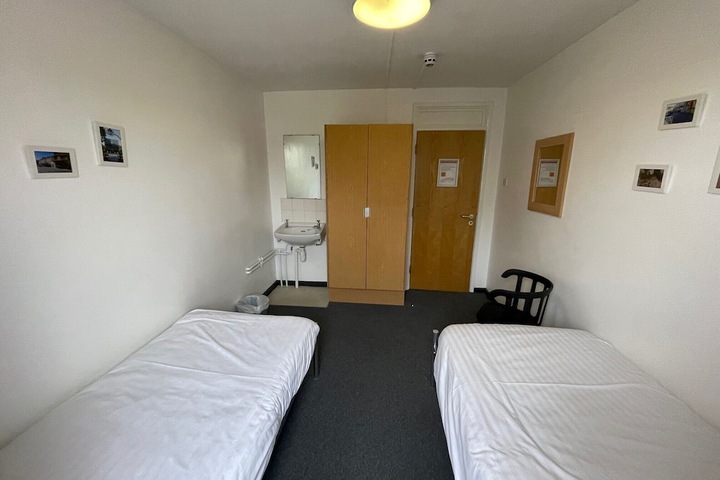 Room 9 of 33