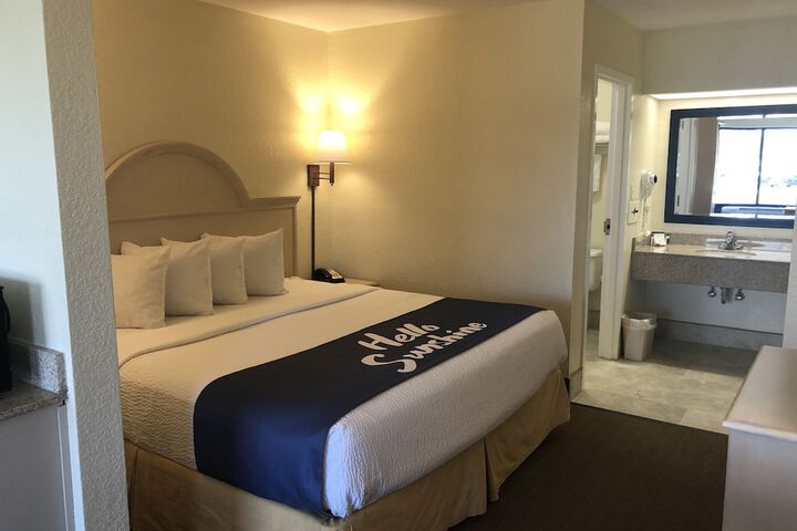 Room 15 of 41
