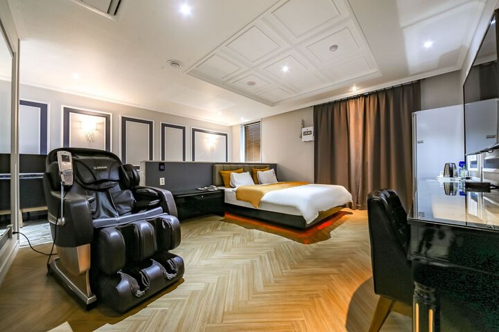 Room 63 of 81