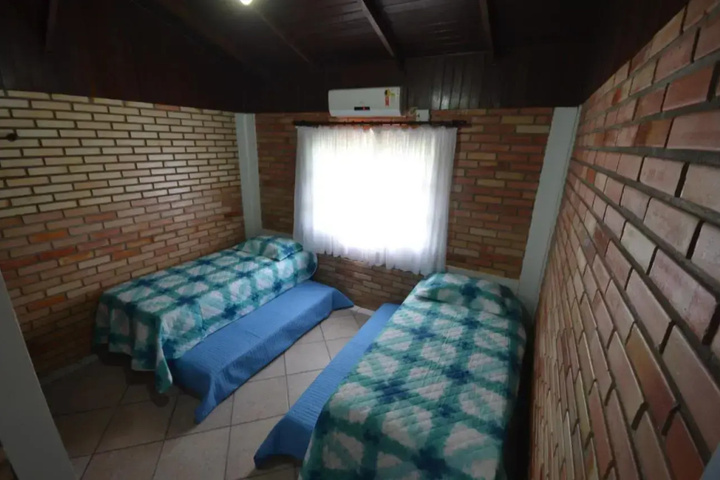 Room 5 of 16