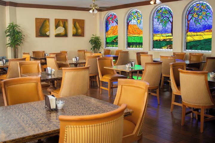 Dining 42 of 77