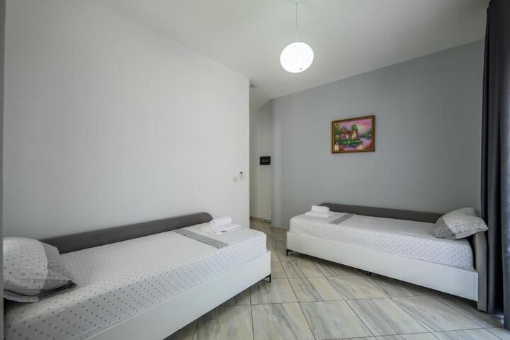 Room 34 of 89