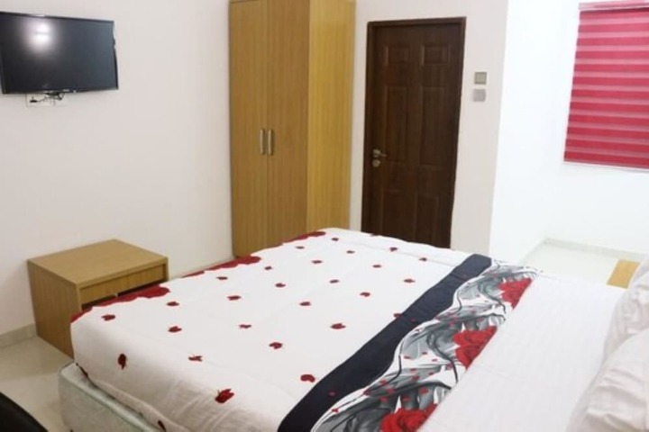 Room 10 of 26
