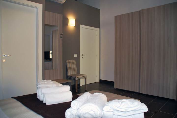 Room 4 of 18