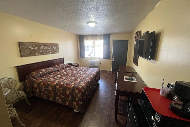 Standard Room, King or Two Doubles (7 of 7)