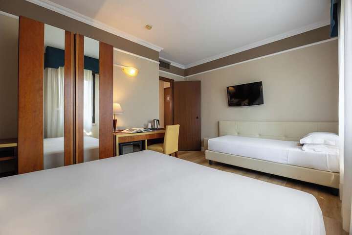 Room 20 of 42