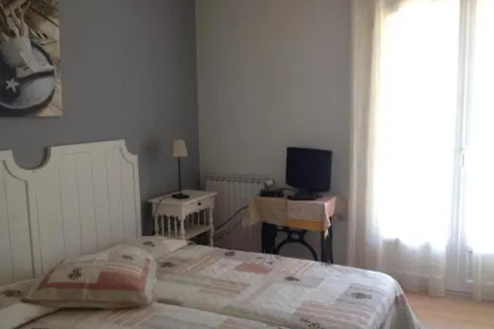 Room 6 of 12