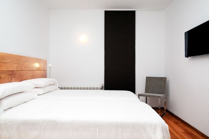 Room 4 of 74