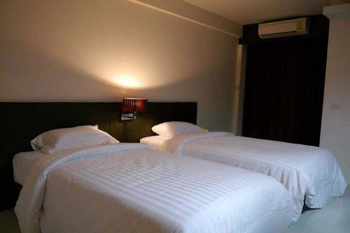 Room 8 of 27