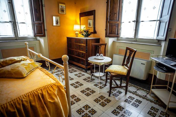 Room 8 of 89