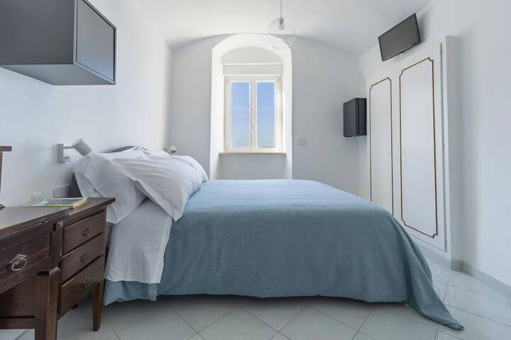 Room 4 of 20