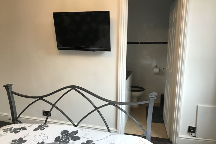 Room 4 of 38