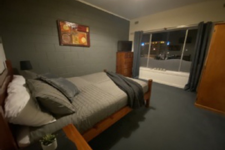 Room 44 of 204