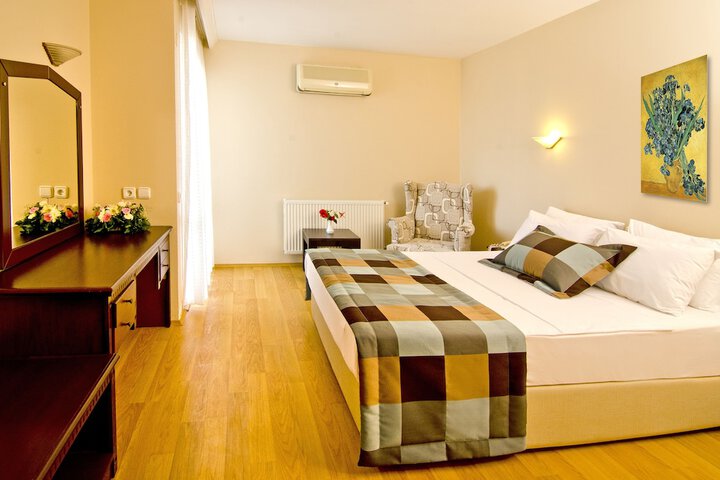 Room 6 of 36