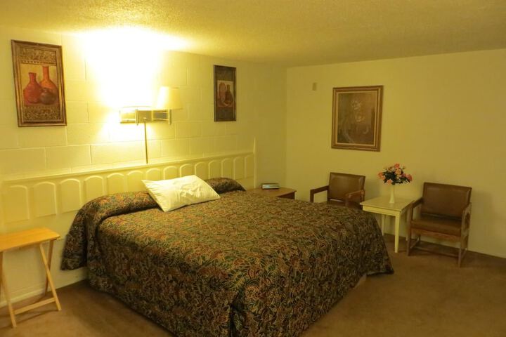 Room 9 of 37