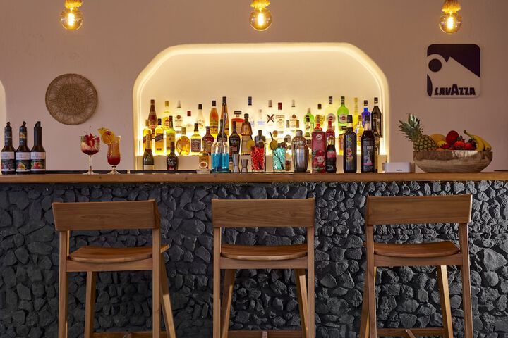 Lounge 70 of 82
