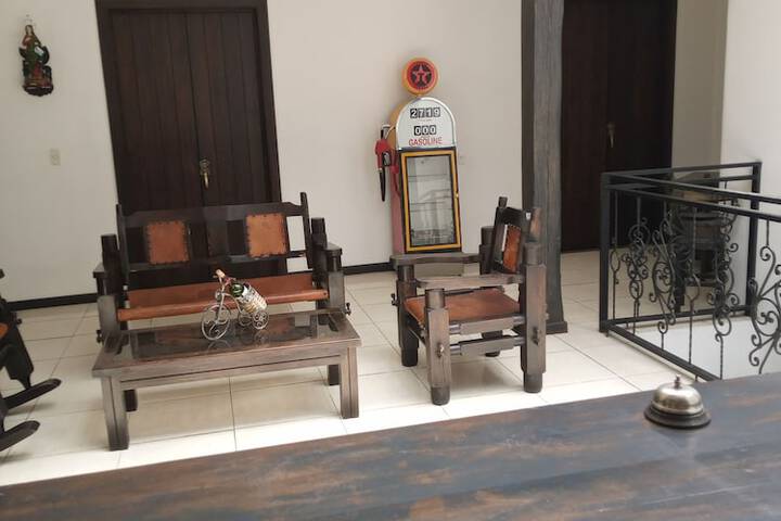 Room 6 of 8