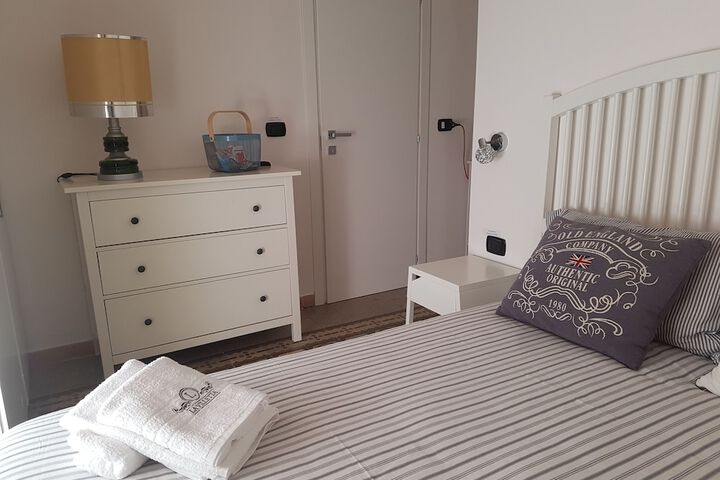 Room 7 of 80