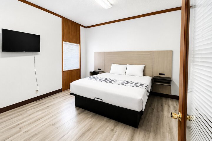 Room 11 of 29