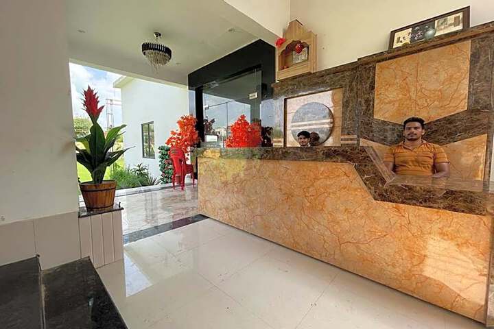 Hotel O Vaikunth Radhika Farm